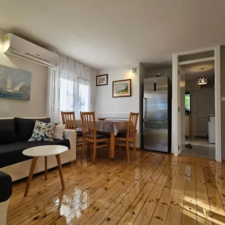 Fuer 4 Personen By Interhome Posedarje